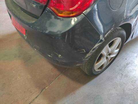 Foto 3ª: Paragolpes Trasero Opel Astra A17DTR BERLINA (2011)