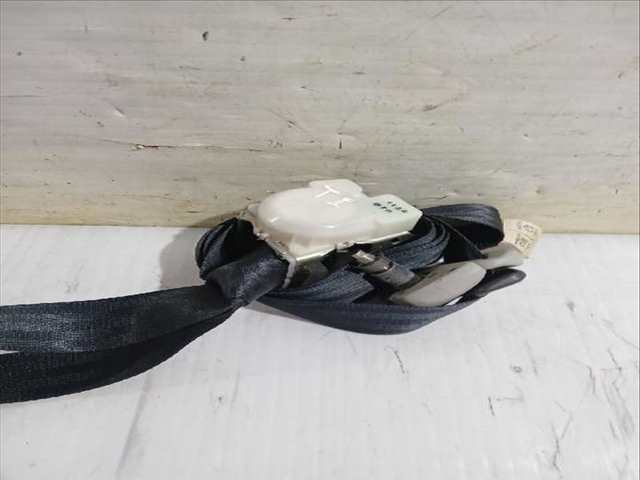 Foto 2ª: Cinturón Trasero Izquierdo Toyota Corolla 2.2 D-4D AUR10_) 177CV [2AD-FHV] (2004)