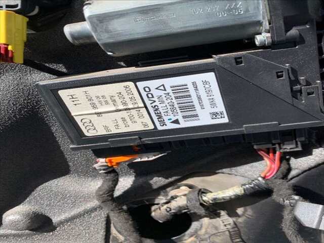 Foto 3ª: Puerta Delantera Izquierda Audi A4 2.000 TDI140CV/103KW AVANT BERLINA [BPW] (2006)