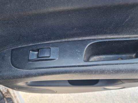 Foto 2ª: Elevalunas Manual Trasero Derecho Mitsubishi L200 INFORM DOPPELKABINE 4WD 136CV 100KW [4D56] (2015)