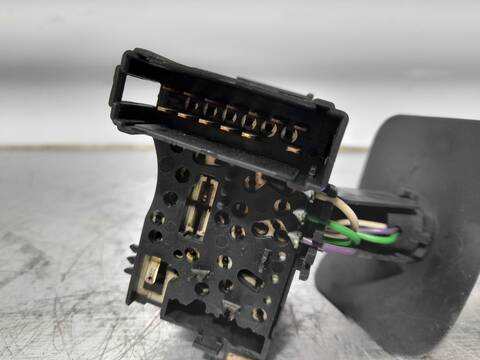 Foto 3ª: Mando Multifuncion Renault Clio AUTHENTIQUE 58CV 43KW [D7F G7] (2003)