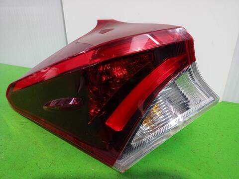 Foto 3ª: Piloto Trasero Izquierdo Toyota Auris HYBRID FEEL EDITION 136CV (2013)