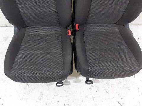 Foto 3ª: Asientos Traseros Volkswagen Tiguan ADVANCE BLUEMOTION 140CV 103KW [CFFB] (2011)