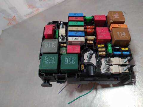 Foto 2ª: Caja Reles Fusibles Citroen C3 FEEL 102CV 75KW [YH01] (2018)