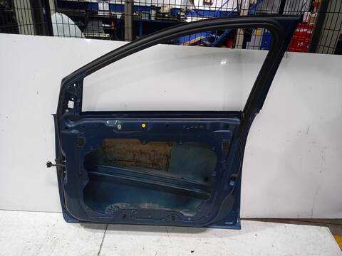 Foto 3ª: Puerta Delantera Derecha Ford Focus TREND BERLINA 101CV 74KW [HWDA] (2006)