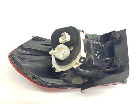 Foto 3ª: Piloto Trasero Izquierdo Volkswagen Touran ADVANCE BMT (2015)