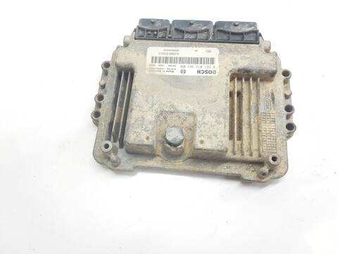 Foto 2ª: Centralita Motor ECU Nissan Interstar CAJA CERRADA L 2 H 2 TECHO (2003)