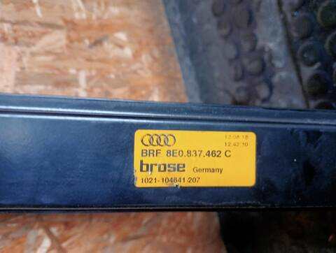 Foto 3ª: Elevalunas Eléctrico Delantero Derecho Audi A4 2.0 TDI 16V 103KW) 140CV (2004)