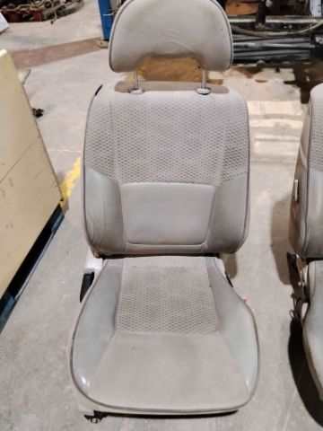 Foto 2ª: Asiento Delantero Derecho Nissan Patrol 3.0 D ZD30 GU3 3P BINDADO (2003)