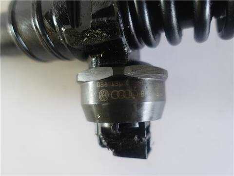 Foto 3ª: Inyectores Volkswagen Passat 2.0 TDI BERLINA 140CV 103KW [BMP] (2005)