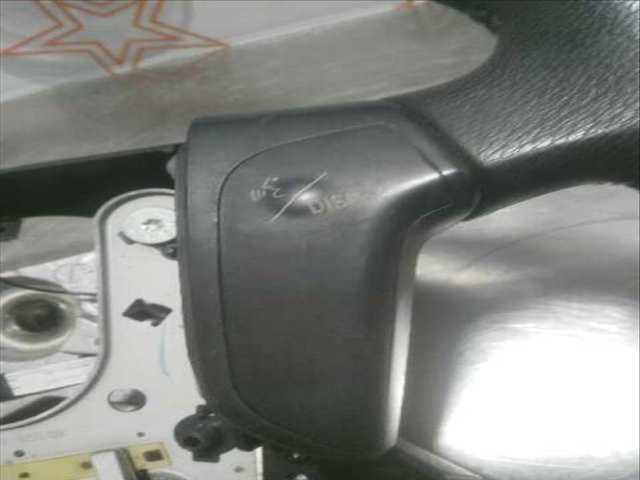 Foto 3ª: Volante Toyota Avensis 2.0 D4-D EXECUTIVE SEDAN 4-PTAS) BERLINA 116CV 85KW [1CDFTV] (2003)