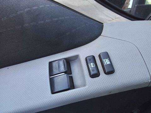 Foto 1ª: Botonera Elevalunas Toyota Yaris BASICO 90CV 66KW [1ND] (2007)