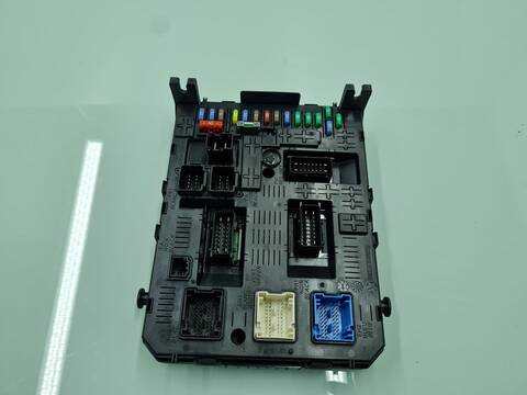 Caja Reles Fusibles Peugeot 5008 ALLURE 163CV 120KW