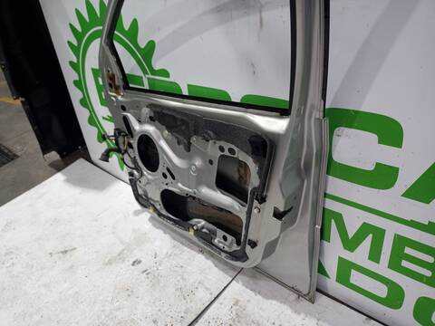 Foto 2ª: Puerta Delantera Derecha Ford Focus TREND BERLINA 101CV 74KW [FFDA] (2004)