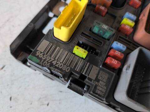 Foto 3ª: Caja Reles Fusibles Peugeot 307 9HZ (2006)