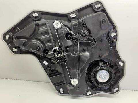 Foto 2ª: Elevalunas Manual Trasero Derecho Ford Fiesta TREND 101CV 74KW [SFJK] (2017)