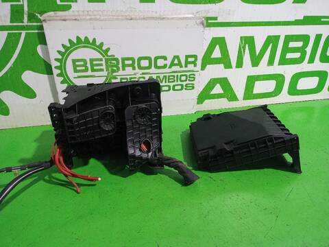 Foto 2ª: Caja Reles Fusibles Volkswagen Golf ADVANCE 105CV [CAYC] (2008)