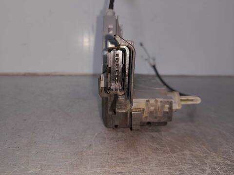 Foto 2ª: Cerradura Puerta Trasera Izquierda Peugeot 308 2.0 16V HDI FAP CAT RHR - DW10BTED4) 136CV 100KW (2008)