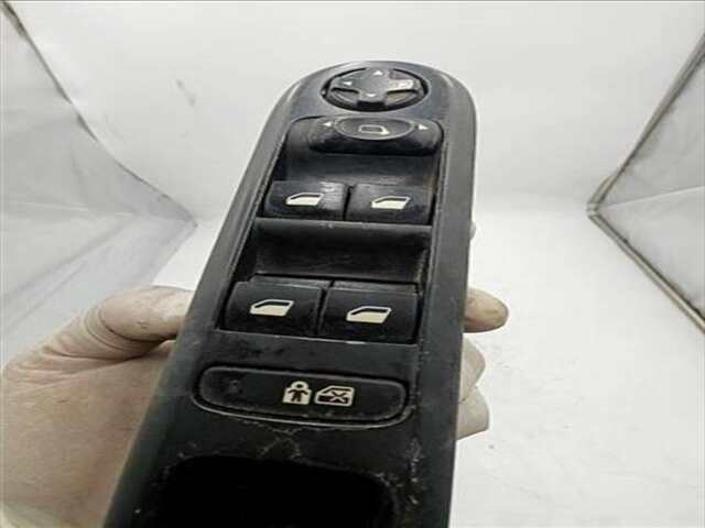 Foto 3ª: Botonera Elevalunas Peugeot 3008 1.6 PREMIUM [1.6 LTR. - 80 KW HDI FAP CAT (9HZ - DV6TED4)] [9HZ / DV6TED4]