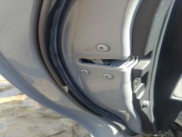 Cerradura Puerta Trasera Izquierda Toyota Avensis BUSINESS ADVANCE 143CV 105KW