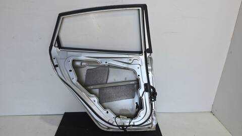 Foto 2ª: Puerta Trasera Izquierda Ford Fiesta TREND 82CV 60KW (2011)