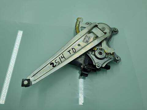 Elevalunas Manual Trasero Derecho Toyota Hilux 2.5 TD 144CV 106KW