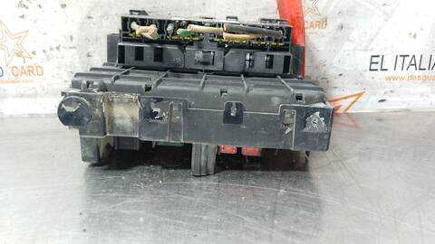 Foto 4ª: Caja Reles Fusibles Peugeot 307 XR 90CV 66KW [D-RHY]
