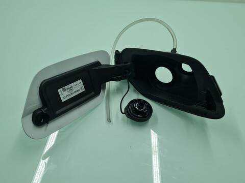 Foto 3ª: Tapa Exterior Combustible Volkswagen Golf LIFE 115CV 85KW [DTR] (2022)