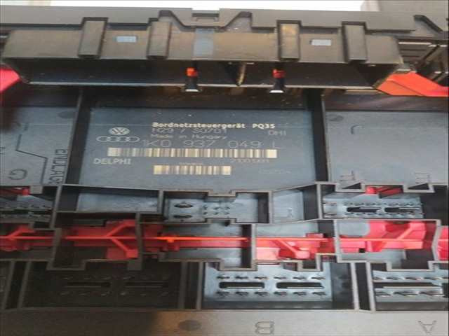 Foto 2ª: Caja Reles Fusibles Volkswagen Golf 2.0 TDI V [DBKD] (2004)