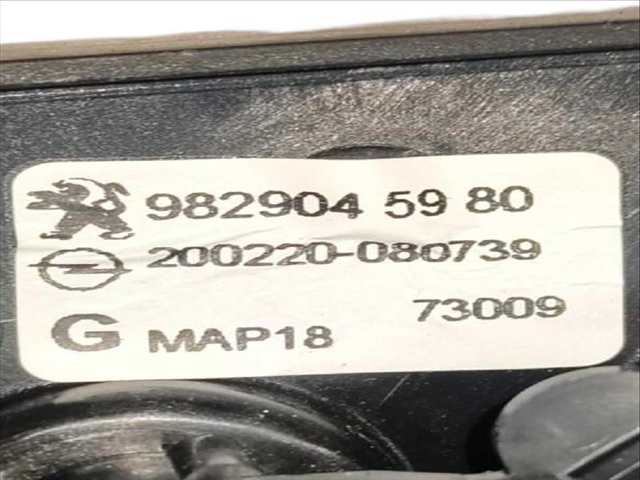 Foto 3ª: Elevalunas Manual Trasero Izquierdo Peugeot 208 1.2 PURETECH 100 (2019)