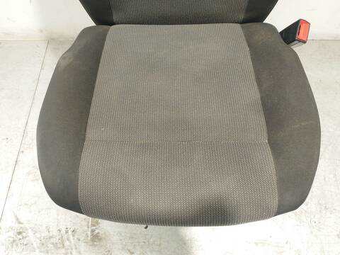 Foto 3ª: Asiento Delantero Derecho Fiat Doblo BLUEHDI 100 102CV 75KW FURGONETA [DV5RCF] (2023)