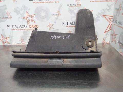 Guantera Mitsubishi Colt BERLINA