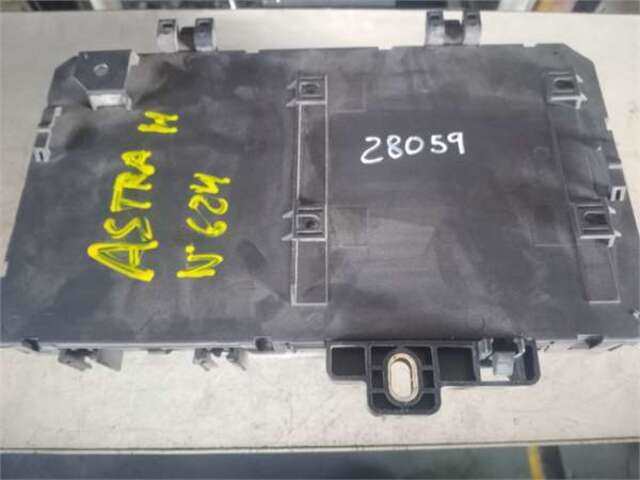 Foto 2ª: Caja Reles Fusibles Opel Astra 1.9 CDTI [Z 19 DT]