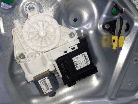 Foto 2ª: Elevalunas Eléctrico Delantero Derecho Volkswagen Tiguan MOTION 140CV 103KW [CBAB] (2008)