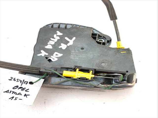 Foto 3ª: Cerradura Puerta Trasera Derecha Opel Astra 1.6 CDTI 68) (2015)