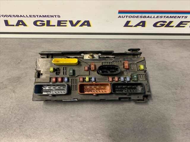 Foto 1ª: Caja Reles Fusibles Peugeot 307 1.6 16V110CV [NFU] (2006)