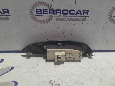 Foto 3ª: Botonera Elevalunas Toyota Corolla 1.4 TD CAT 90CV [1NDTV] (2001)