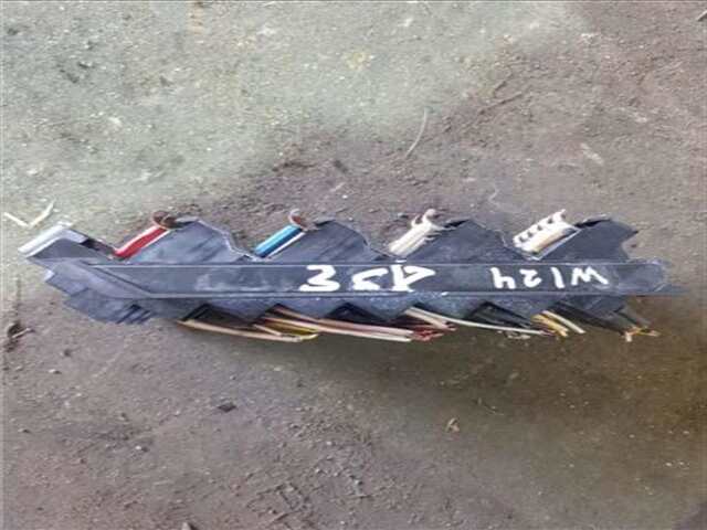 Foto 3ª: Caja Reles Fusibles Mercedes Clase E 180 2.5 D 250 (124.125) [2.5 LTR. - 66 KW DIESEL CAT]