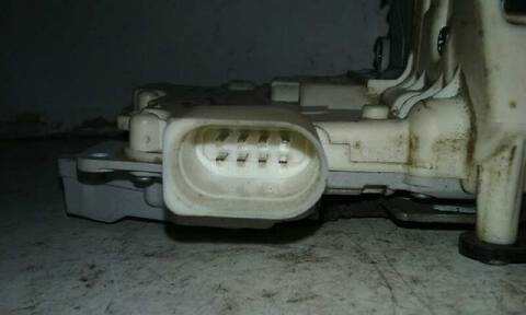 Foto 3ª: Cerradura Puerta Trasera Izquierda Audi A4 2.0 TDI AVANT 140CV 103KW [BPW] (2006)