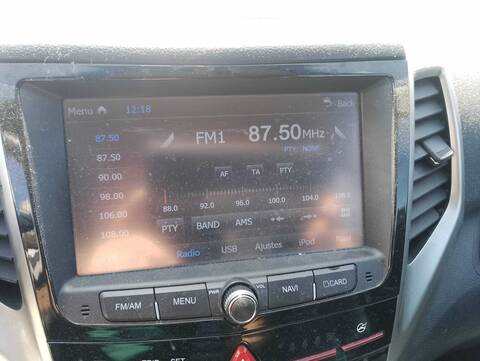 Foto 3ª: Pantalla Multifuncion Ssangyong Tivoli CRYSTAL 4X2 116CV 85KW [673910] (2017)