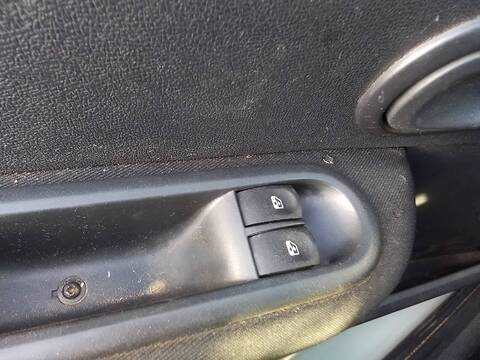 Foto 1ª: Botonera Elevalunas Renault Clio 1.5 DCI DIESEL CAT 75CV 55KW [K9K 67] (2014)