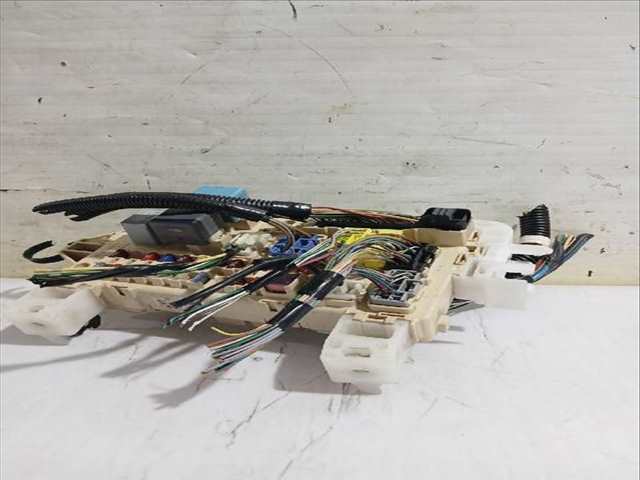 Foto 2ª: Caja Reles Fusibles Toyota Corolla 2.2 D-4D AUR10_) 177CV [2AD-FHV] (2004)