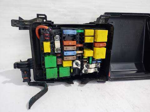 Foto 2ª: Caja Reles Fusibles Peugeot 308 ACTIVE 110CV 81KW [HNZ / HNP] (2020)