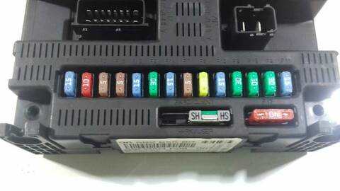 Foto 3ª: Caja Reles Fusibles Peugeot 207 SPORT 120CV 88KW [5FW] (2007)