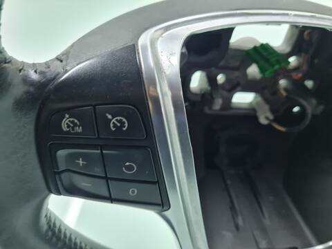 Foto 4ª: Volante Volvo V40 MOMENTUM 114CV 84KW [D4162T] (2015)