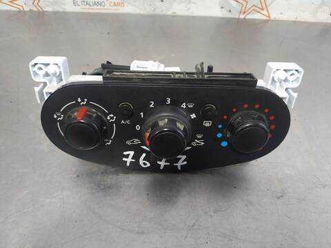 Foto 1ª: Mando Calefacción A. A. Dacia Sandero STEPWAY 90CV 66KW [K9K E6] (2017)