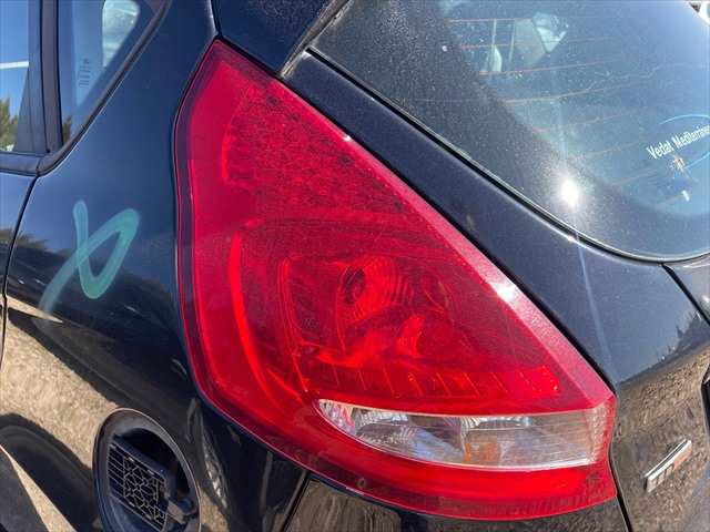 Foto 3ª: Piloto Trasero Izquierdo Ford Fiesta 1.4 TDCI 70cv [F6JD] (2010)