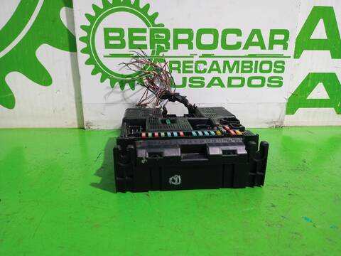 Foto 2ª: Caja Reles Fusibles Peugeot 307 XN 109CV [NFUTU5JP4] (2001)
