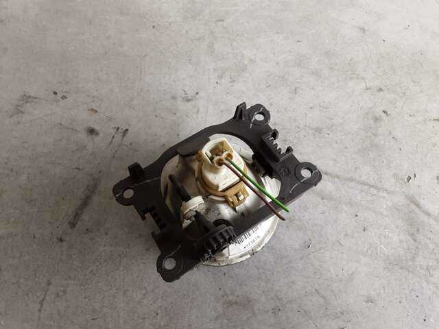 Foto 2ª: Faro Antiniebla Delantero Izquierdo Peugeot 208 1.2 12V82CV 0CV [HMZ] (2015)