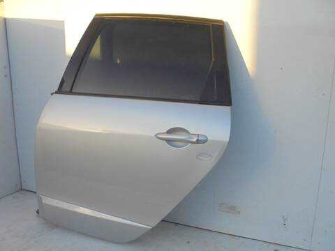 Foto 4ª: Puerta Trasera Izquierda Renault Scenic DYNAMIQUE 110CV 81KW [K9K A6] (2012)